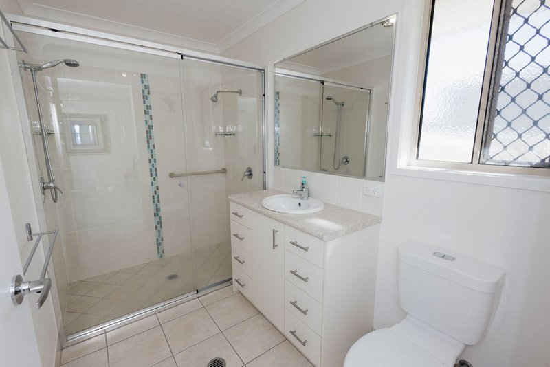 Photo - 15 Hallii Street, Ashfield QLD 4670 - Image 8