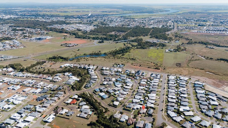 Photo - 15 Hallii Street, Ashfield QLD 4670 - Image 12