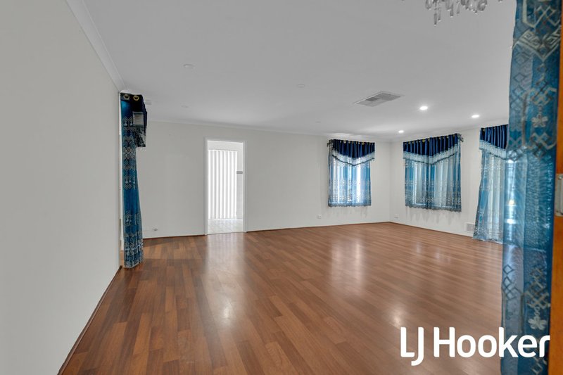 Photo - 15 Hannan Place, Huntingdale WA 6110 - Image 6