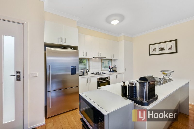 Photo - 15 Harlesden Circuit, Pakenham VIC 3810 - Image 7