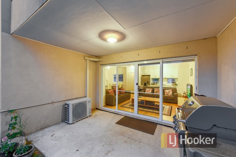 Photo - 15 Harlesden Circuit, Pakenham VIC 3810 - Image 8