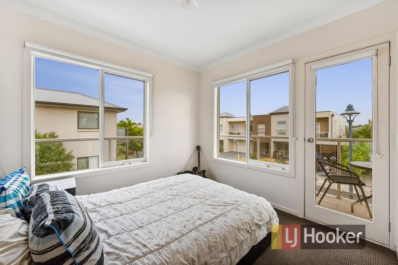 Photo - 15 Harlesden Circuit, Pakenham VIC 3810 - Image 11