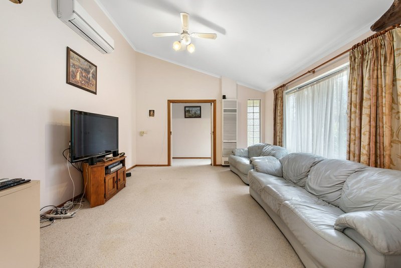 Photo - 15 Harnham Drive, Bairnsdale VIC 3875 - Image 2