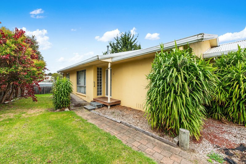 Photo - 15 Harnham Drive, Bairnsdale VIC 3875 - Image 3