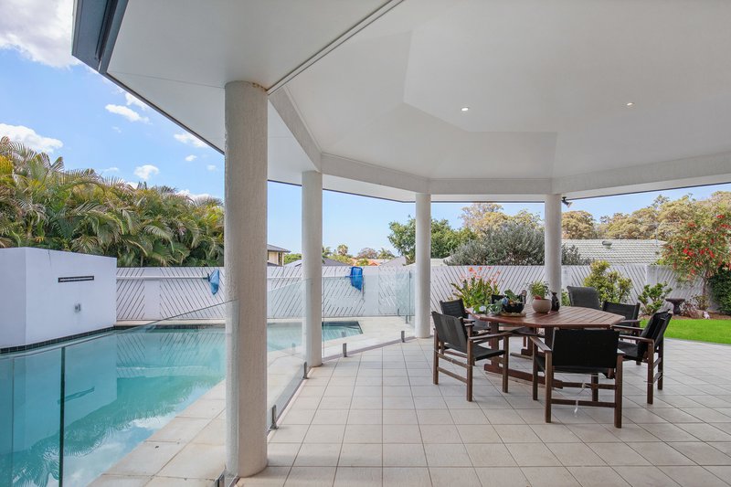 Photo - 15 Harrow Close, Bridgeman Downs QLD 4035 - Image 1