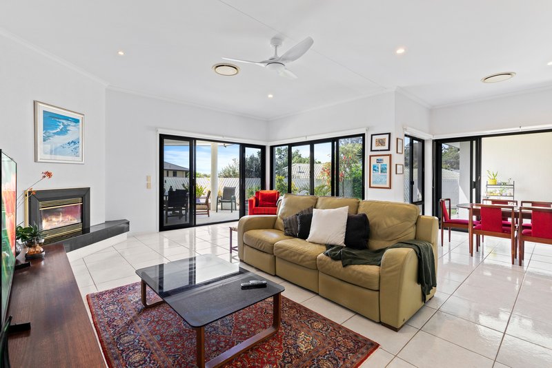 Photo - 15 Harrow Close, Bridgeman Downs QLD 4035 - Image 11