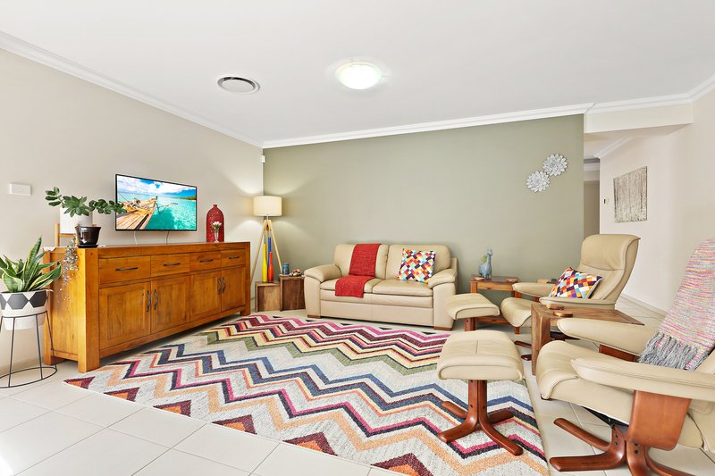 Photo - 15 Hartfield Avenue, Horsley NSW 2530 - Image 5