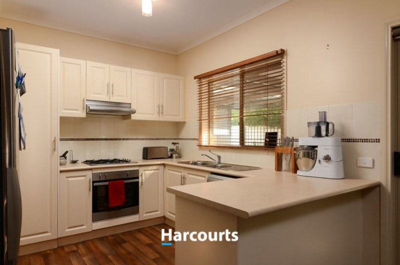 Photo - 15 Hartland Circuit, Pakenham VIC 3810 - Image 2