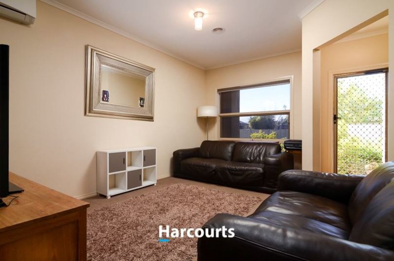 Photo - 15 Hartland Circuit, Pakenham VIC 3810 - Image 6