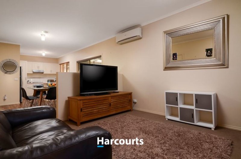 Photo - 15 Hartland Circuit, Pakenham VIC 3810 - Image 7