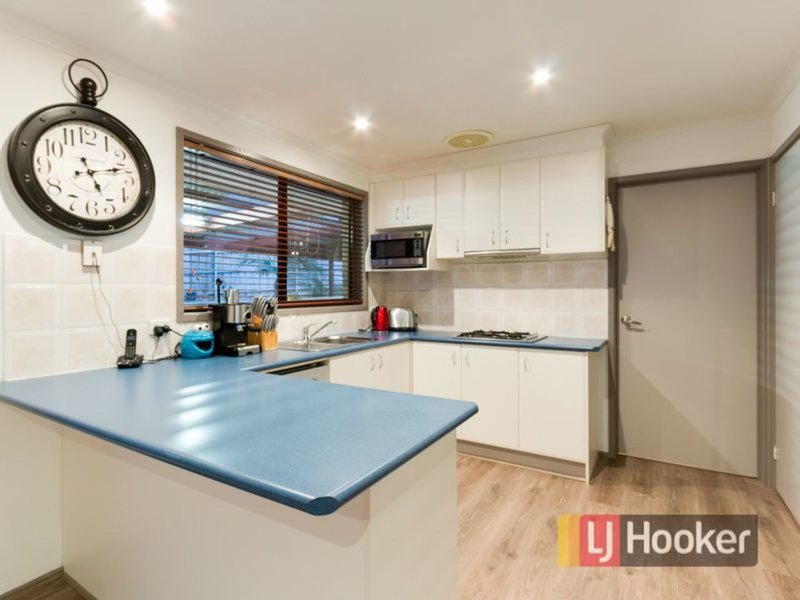 Photo - 15 Harvey Court, Hampton Park VIC 3976 - Image 2