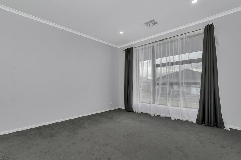 Photo - 15 Harvey Crescent, Evanston South SA 5116 - Image 2