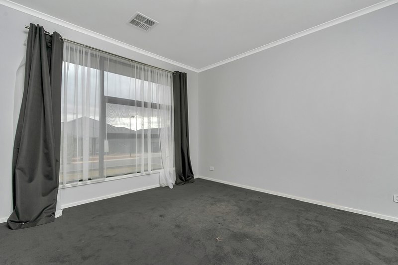 Photo - 15 Harvey Crescent, Evanston South SA 5116 - Image 6