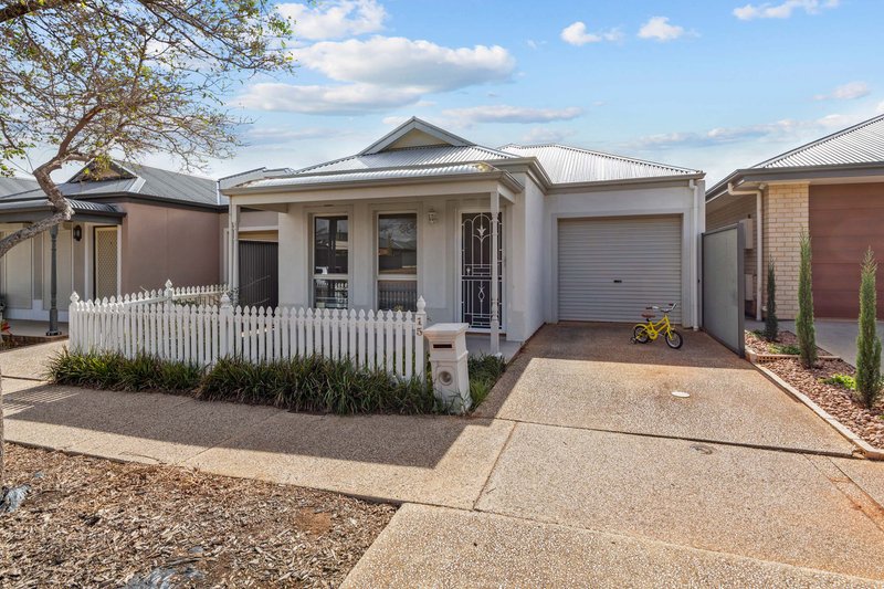 Photo - 15 Hawick Avenue, Blakeview SA 5114 - Image 2