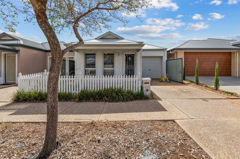 Photo - 15 Hawick Avenue, Blakeview SA 5114 - Image 18