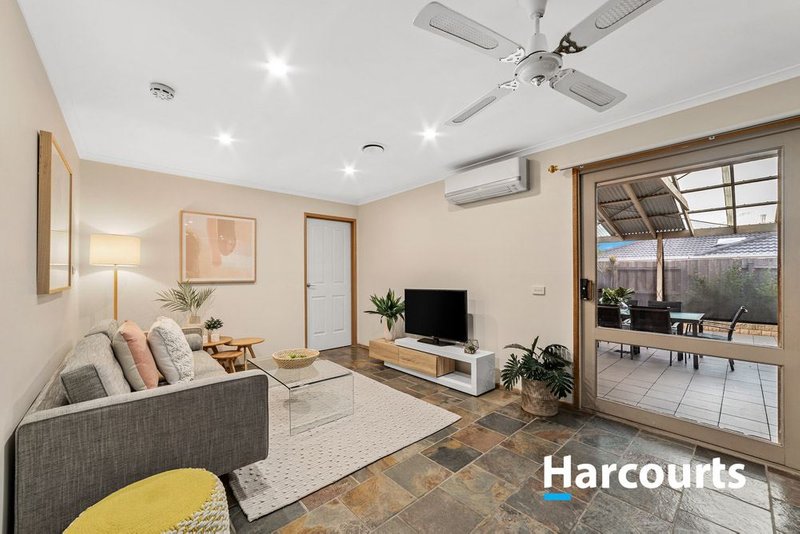 Photo - 15 Hawksburn Crescent, Wantirna South VIC 3152 - Image 4