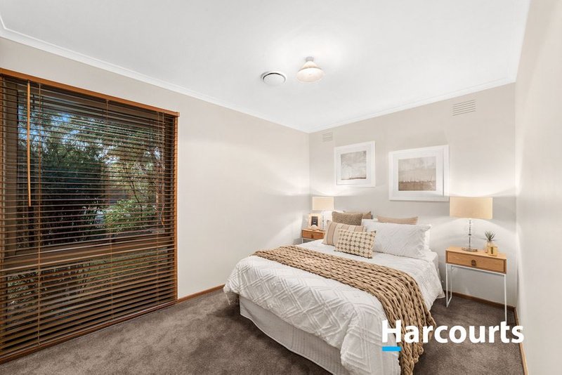 Photo - 15 Hawksburn Crescent, Wantirna South VIC 3152 - Image 6