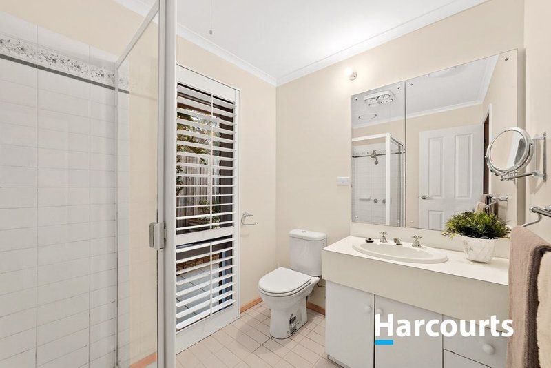 Photo - 15 Hawksburn Crescent, Wantirna South VIC 3152 - Image 7