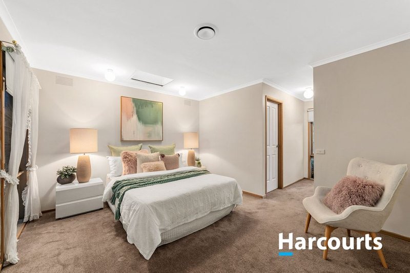 Photo - 15 Hawksburn Crescent, Wantirna South VIC 3152 - Image 8