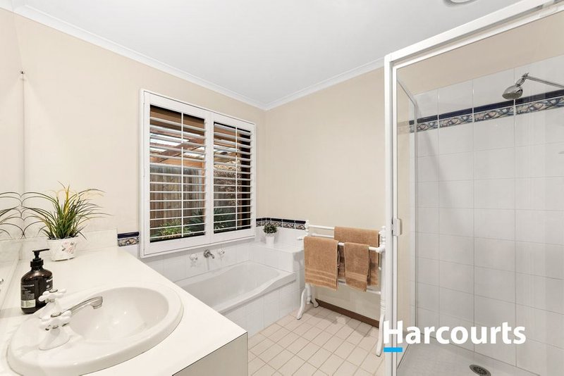 Photo - 15 Hawksburn Crescent, Wantirna South VIC 3152 - Image 9