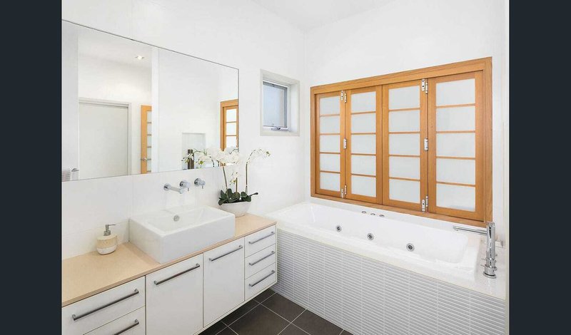 Photo - 15 Headland Road, Sapphire Beach NSW 2450 - Image 9