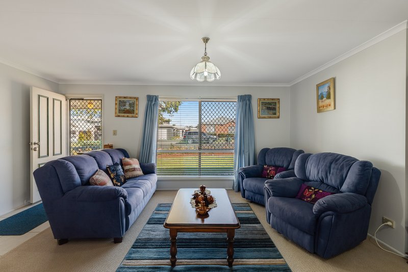 Photo - 15 Heather Street, Kearneys Spring QLD 4350 - Image 2