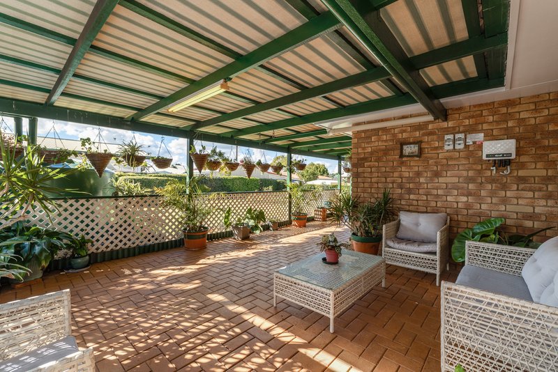 Photo - 15 Heather Street, Kearneys Spring QLD 4350 - Image 4