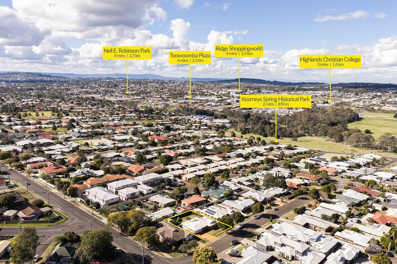 Photo - 15 Heather Street, Kearneys Spring QLD 4350 - Image 8