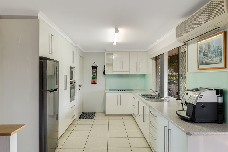 Photo - 15 Heather Street, Kearneys Spring QLD 4350 - Image 11