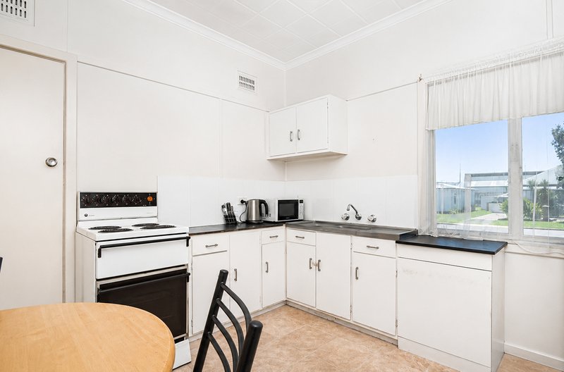 Photo - 1/5 Heininger Street, Dapto NSW 2530 - Image 3