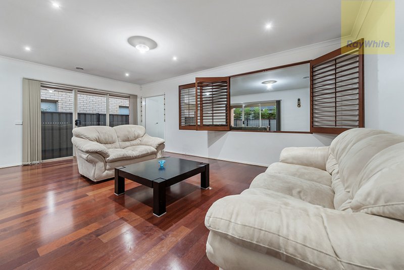 Photo - 15 Hennessy Street, Craigieburn VIC 3064 - Image 3