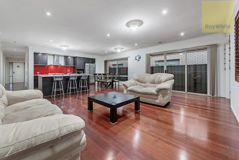 Photo - 15 Hennessy Street, Craigieburn VIC 3064 - Image 4