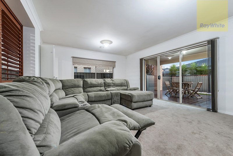 Photo - 15 Hennessy Street, Craigieburn VIC 3064 - Image 7