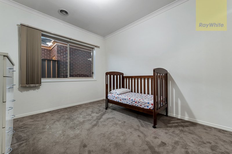 Photo - 15 Hennessy Street, Craigieburn VIC 3064 - Image 11