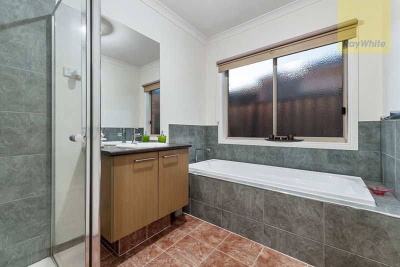 Photo - 15 Hennessy Street, Craigieburn VIC 3064 - Image 13