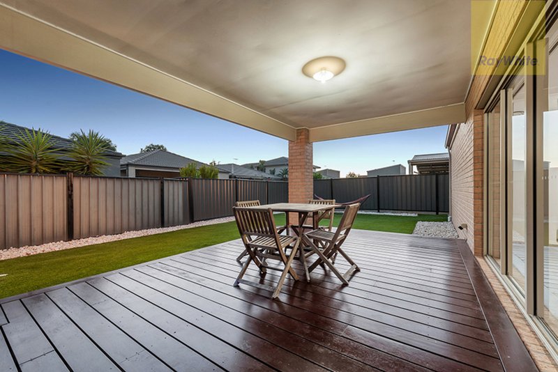 Photo - 15 Hennessy Street, Craigieburn VIC 3064 - Image 14