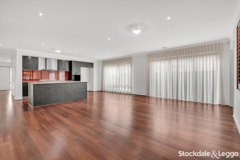 Photo - 15 Hennessy Street, Craigieburn VIC 3064 - Image 3