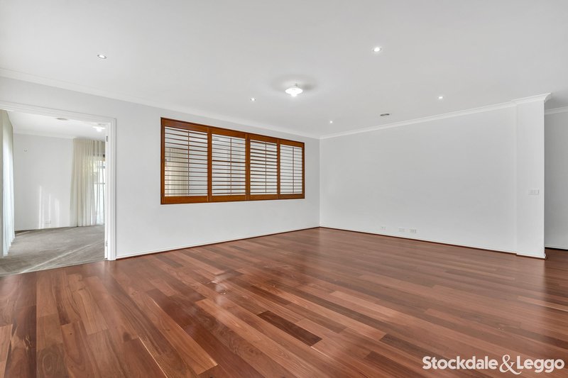 Photo - 15 Hennessy Street, Craigieburn VIC 3064 - Image 4