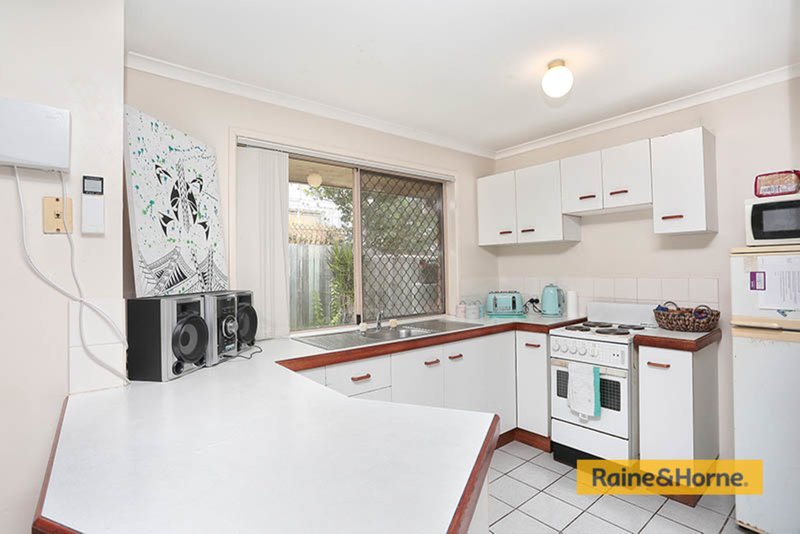 Photo - 15 Henty Drive, Redbank Plains QLD 4301 - Image 4