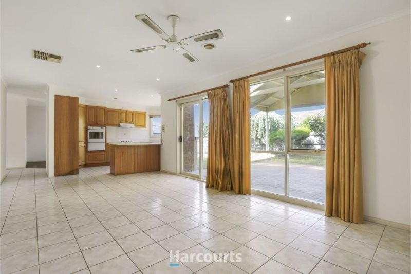 Photo - 15 Heyfield Court, Narre Warren VIC 3805 - Image 3