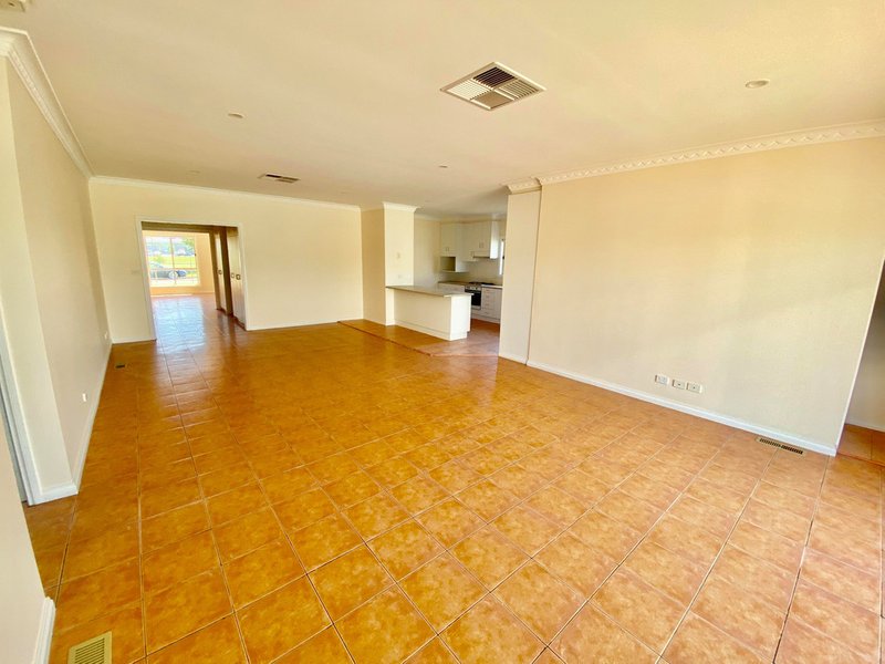 Photo - 15 Hickey Crescent, Griffith NSW 2680 - Image 3