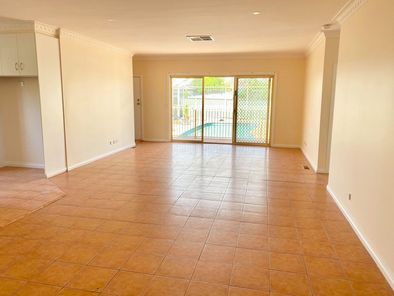 Photo - 15 Hickey Crescent, Griffith NSW 2680 - Image 5