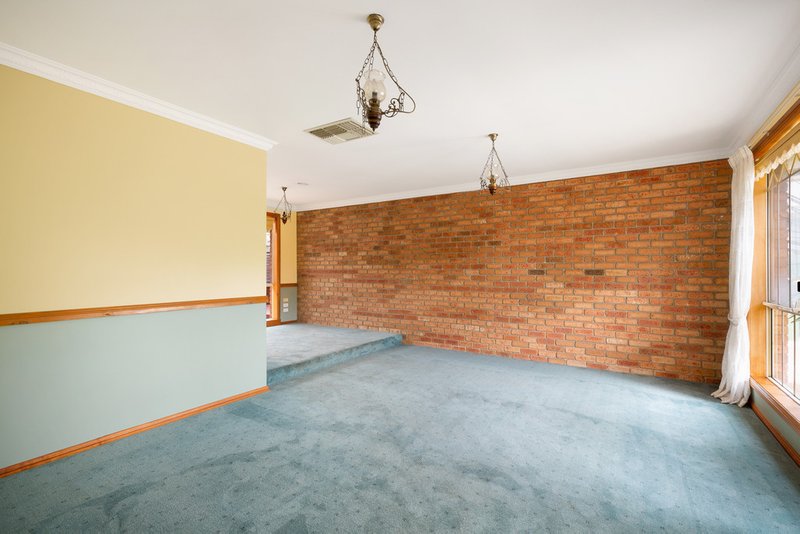 Photo - 15 Highland Drive, Pakenham VIC 3810 - Image 3