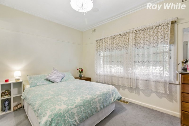 Photo - 15 Hillcrest Avenue, Ringwood VIC 3134 - Image 4