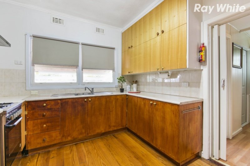 Photo - 15 Hillcrest Avenue, Ringwood VIC 3134 - Image 5