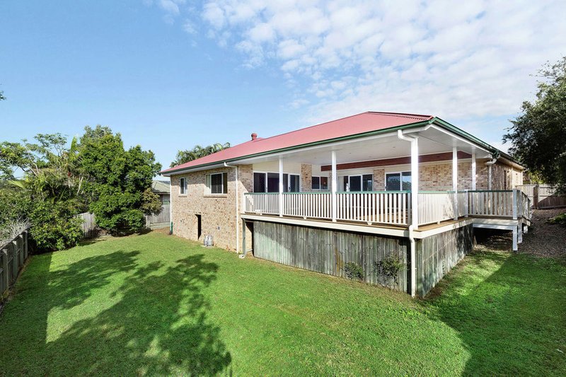 Photo - 15 Hillenvale Avenue, Arana Hills QLD 4054 - Image 3