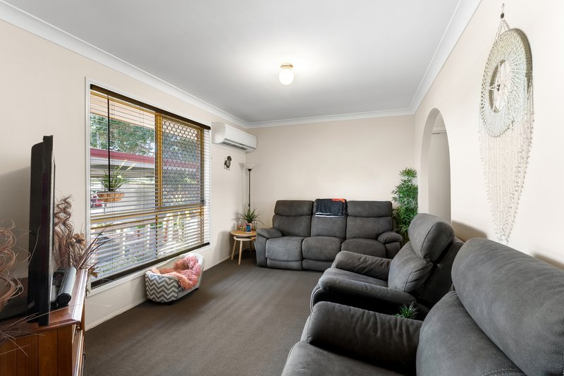 Photo - 15 Hillmont Crescent, Morayfield QLD 4506 - Image 2