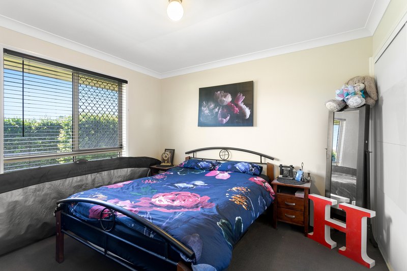 Photo - 15 Hillmont Crescent, Morayfield QLD 4506 - Image 5