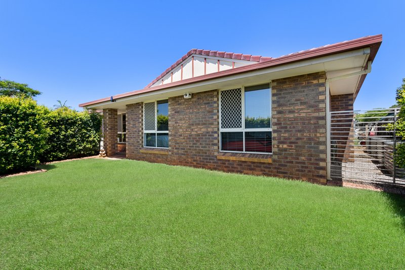 Photo - 15 Hillmont Crescent, Morayfield QLD 4506 - Image 12