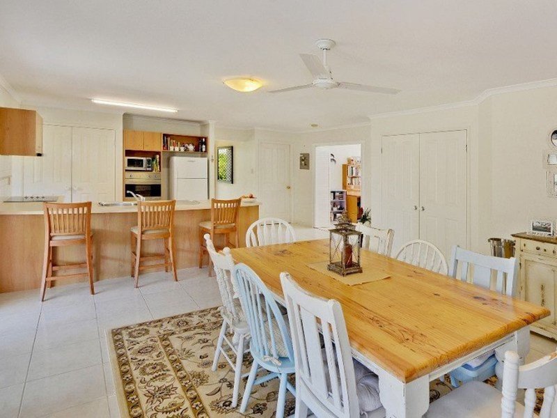 Photo - 15 Hillside Court, Little Mountain QLD 4551 - Image 4